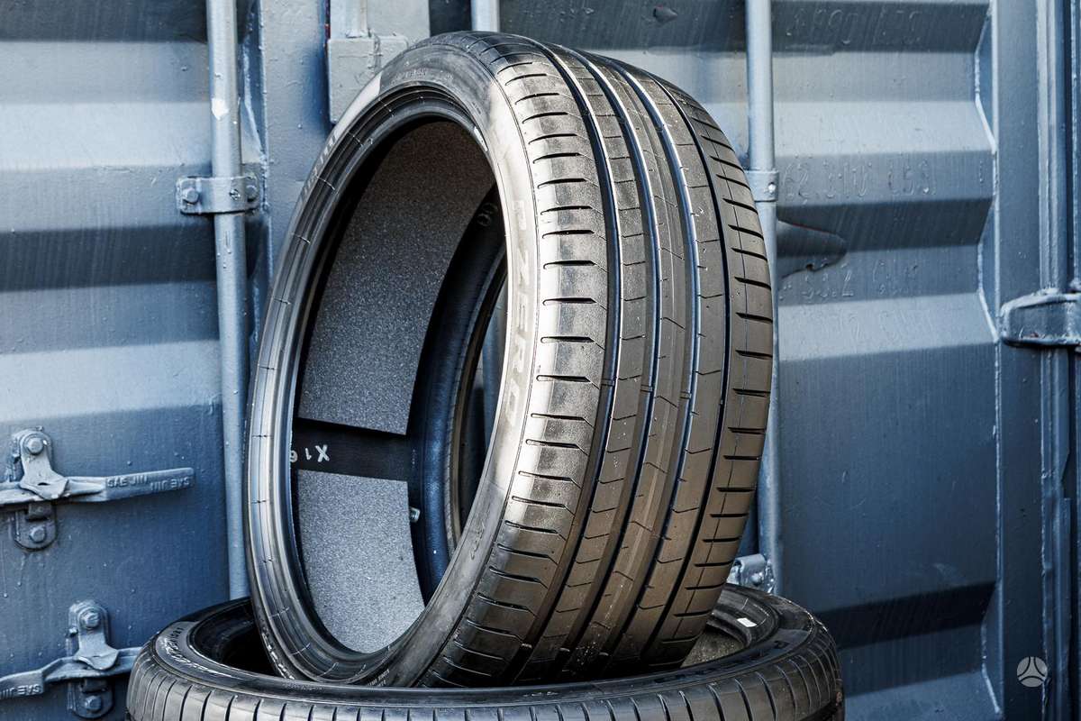 Pirelli P Zero 4, летние 255/40 R21