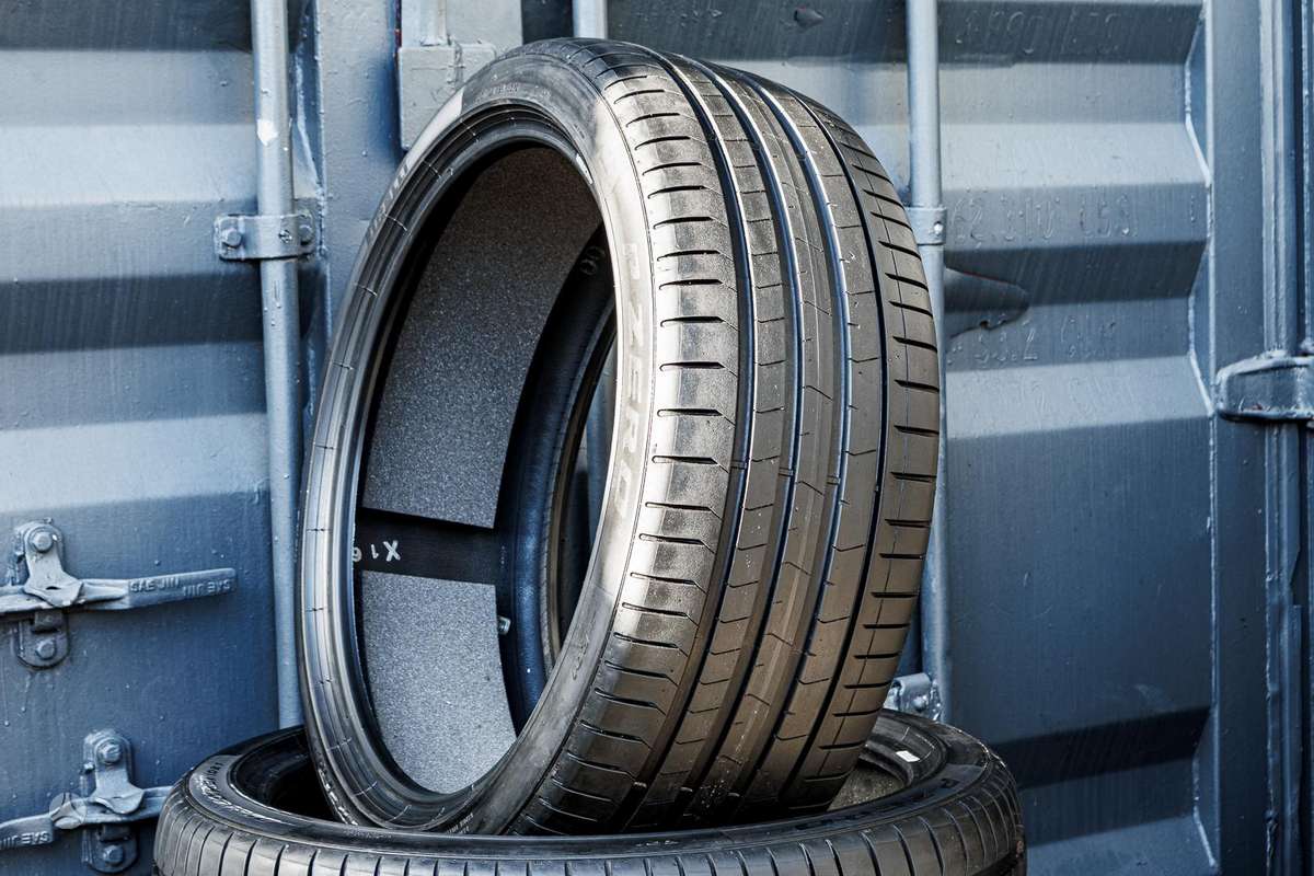 Pirelli P Zero 4, vasarinės 255/40 R21