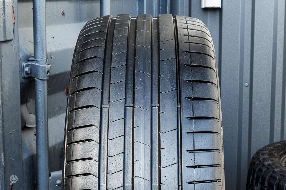 Pirelli P Zero 4, summer 255/40 R21