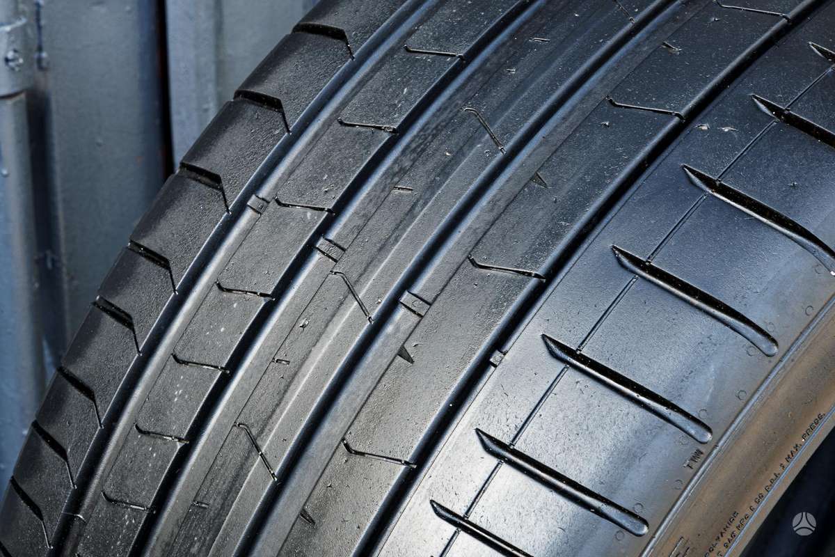 Pirelli P Zero 4, летние 255/40 R21