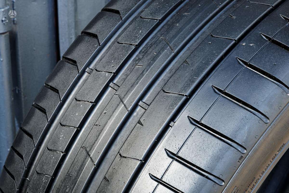 Pirelli P Zero 4, summer 255/40 R21