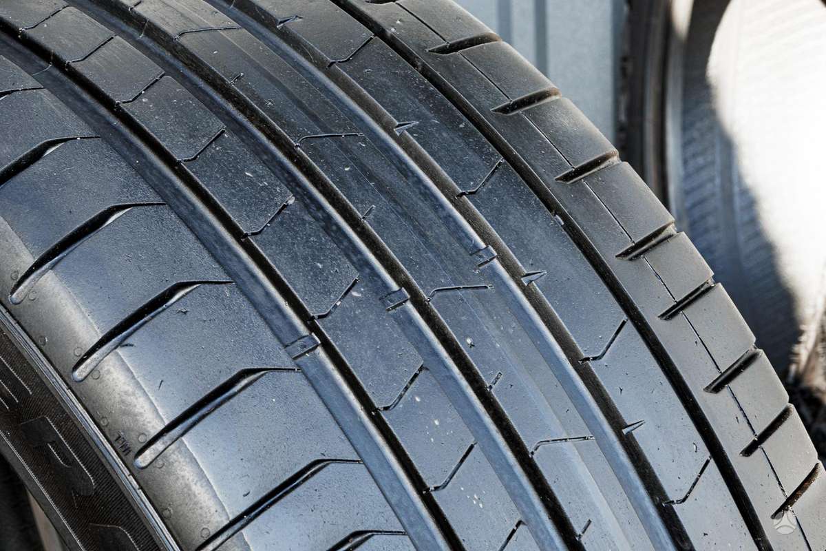 Pirelli P Zero 4, vasarinės 255/40 R21