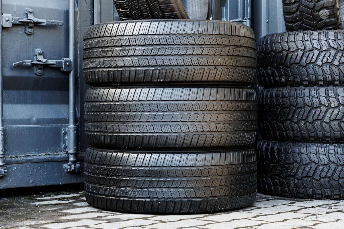 Michelin Defender LTX, summer 285/45 R22