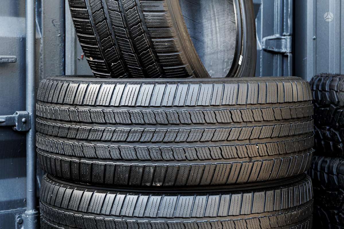 Michelin Defender LTX, summer 285/45 R22