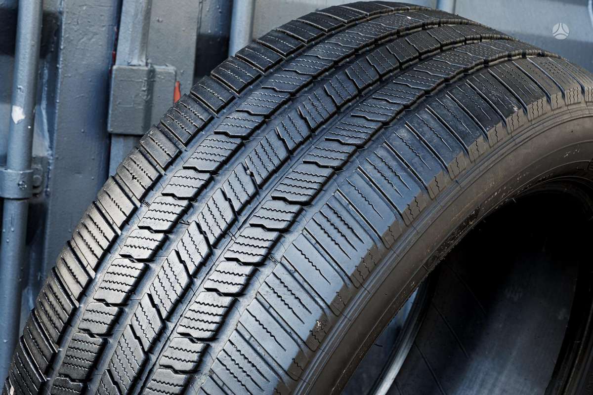 Michelin Defender LTX, summer 285/45 R22