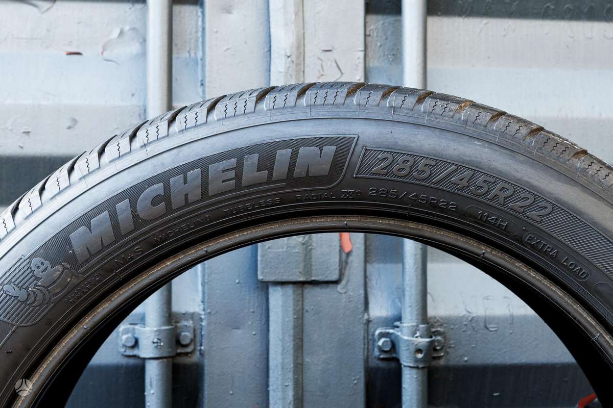Michelin Defender LTX, summer 285/45 R22