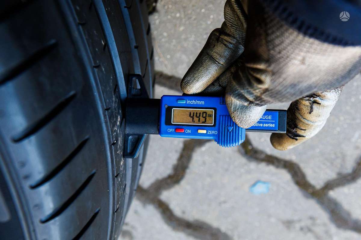 Pirelli P Zero 4 (T1), летние 255/35 R21