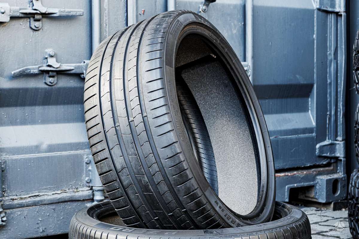 Pirelli P Zero 4 (T1), летние 255/35 R21
