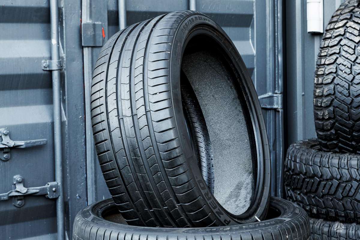 Pirelli P Zero 4 (T1), летние 255/35 R21