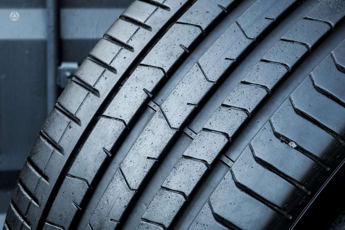 Pirelli P Zero 4 (T1), летние 255/35 R21