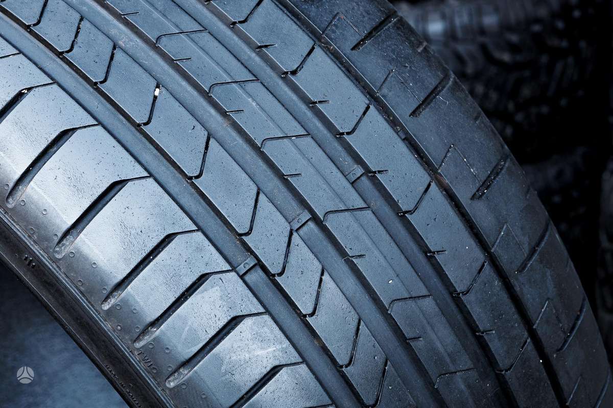Pirelli P Zero 4 (BMW), summer 235/35 R19