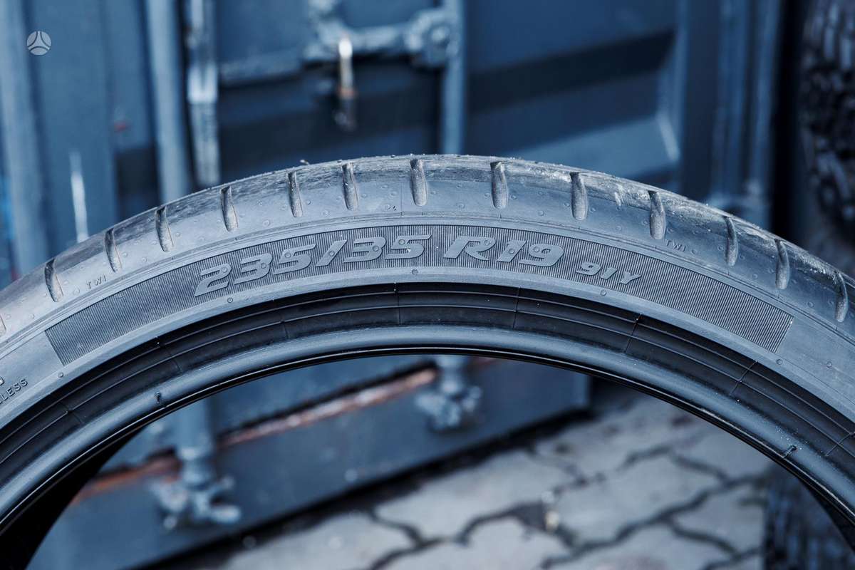 Pirelli P Zero 4 (BMW), vasarinės 235/35 R19