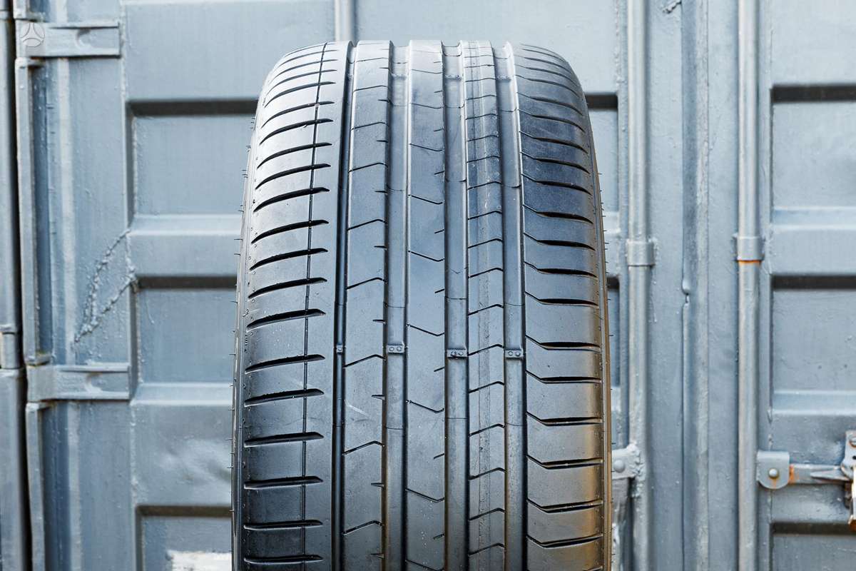 Pirelli P Zero 4 (BMW), summer 275/35 R22