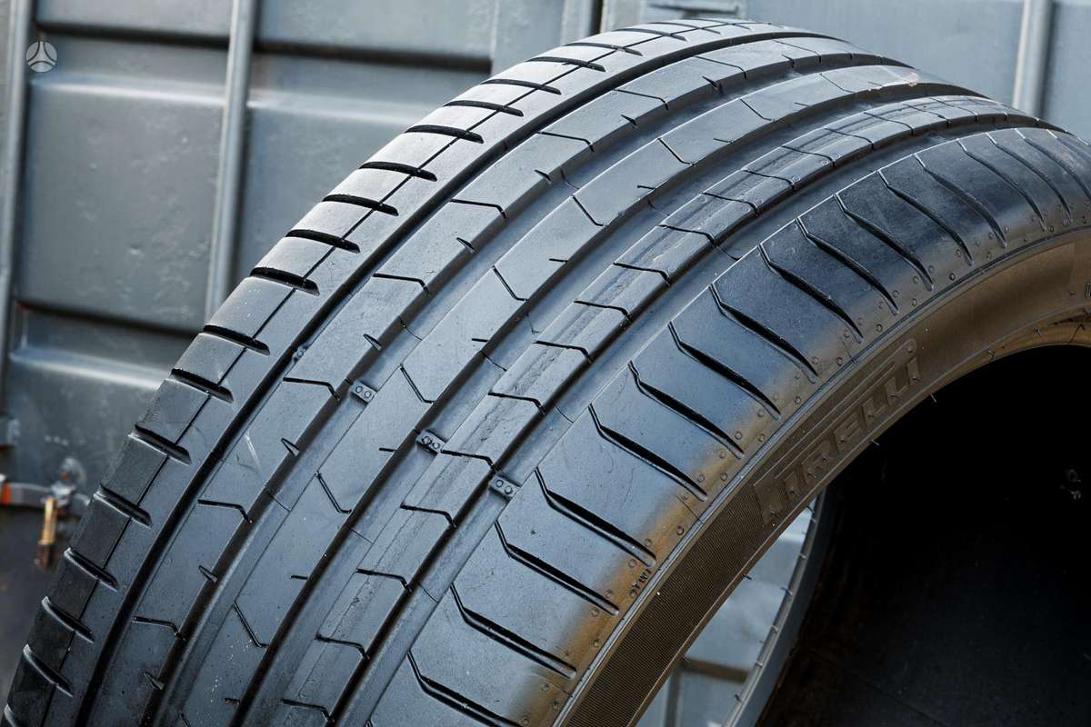 Pirelli P Zero 4 (BMW), летние 275/35 R22