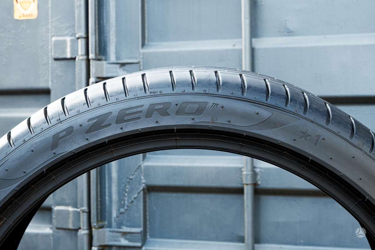 Pirelli P Zero 4 (BMW), летние 275/35 R22