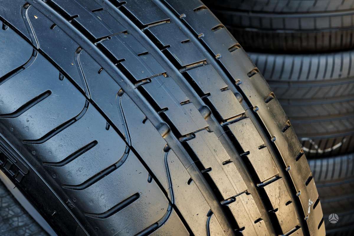Pirelli P Zero, летние 225/35 R19