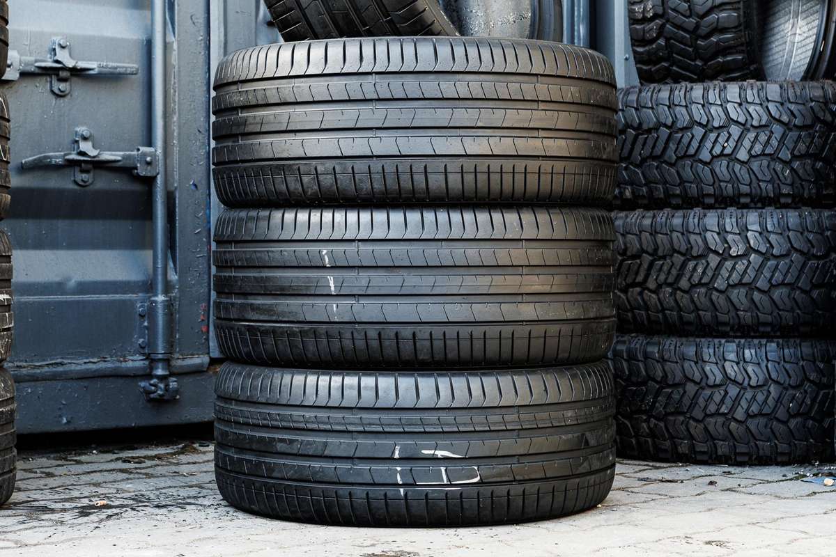 Pirelli P Zero 4, summer 275/35 R22