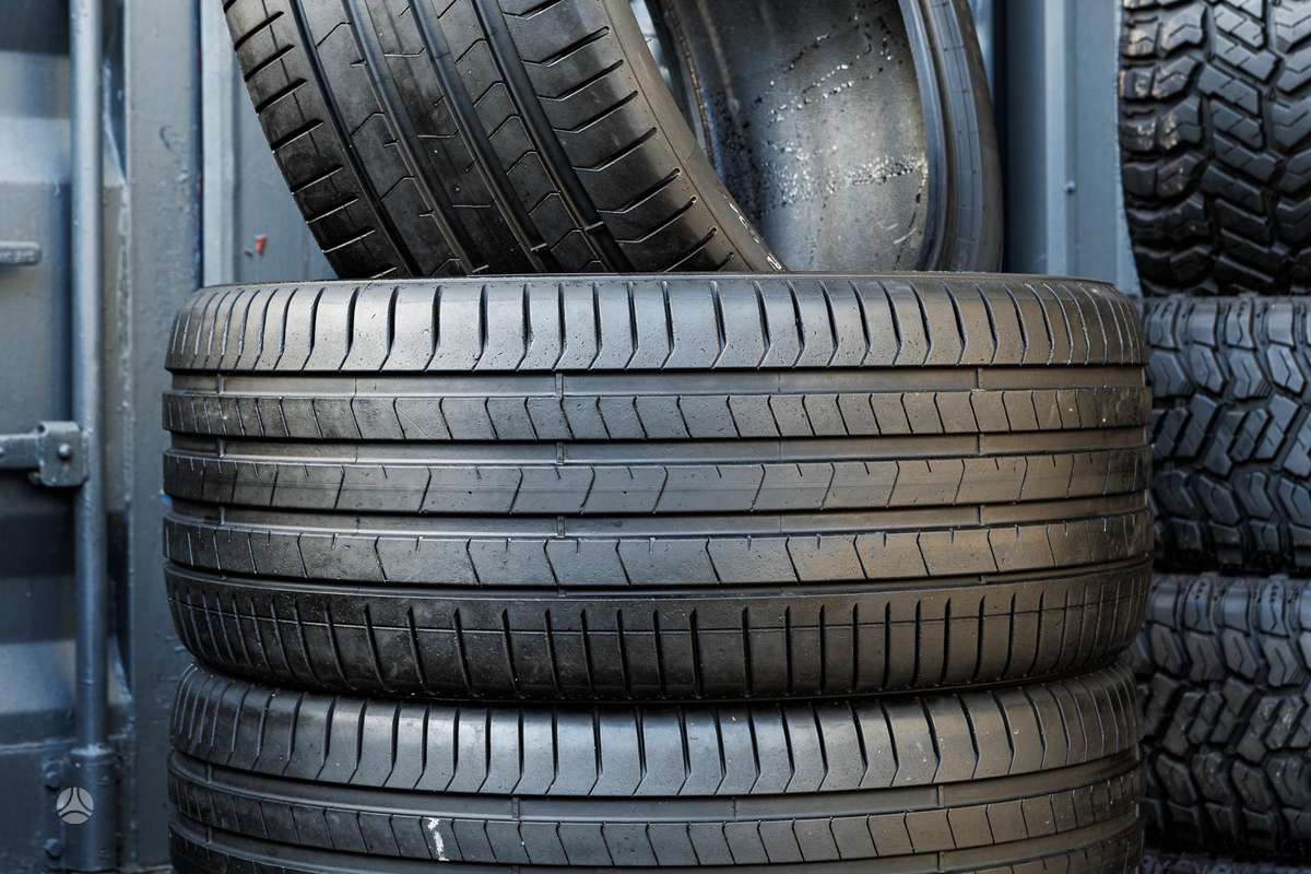 Pirelli P Zero 4, summer 275/35 R22