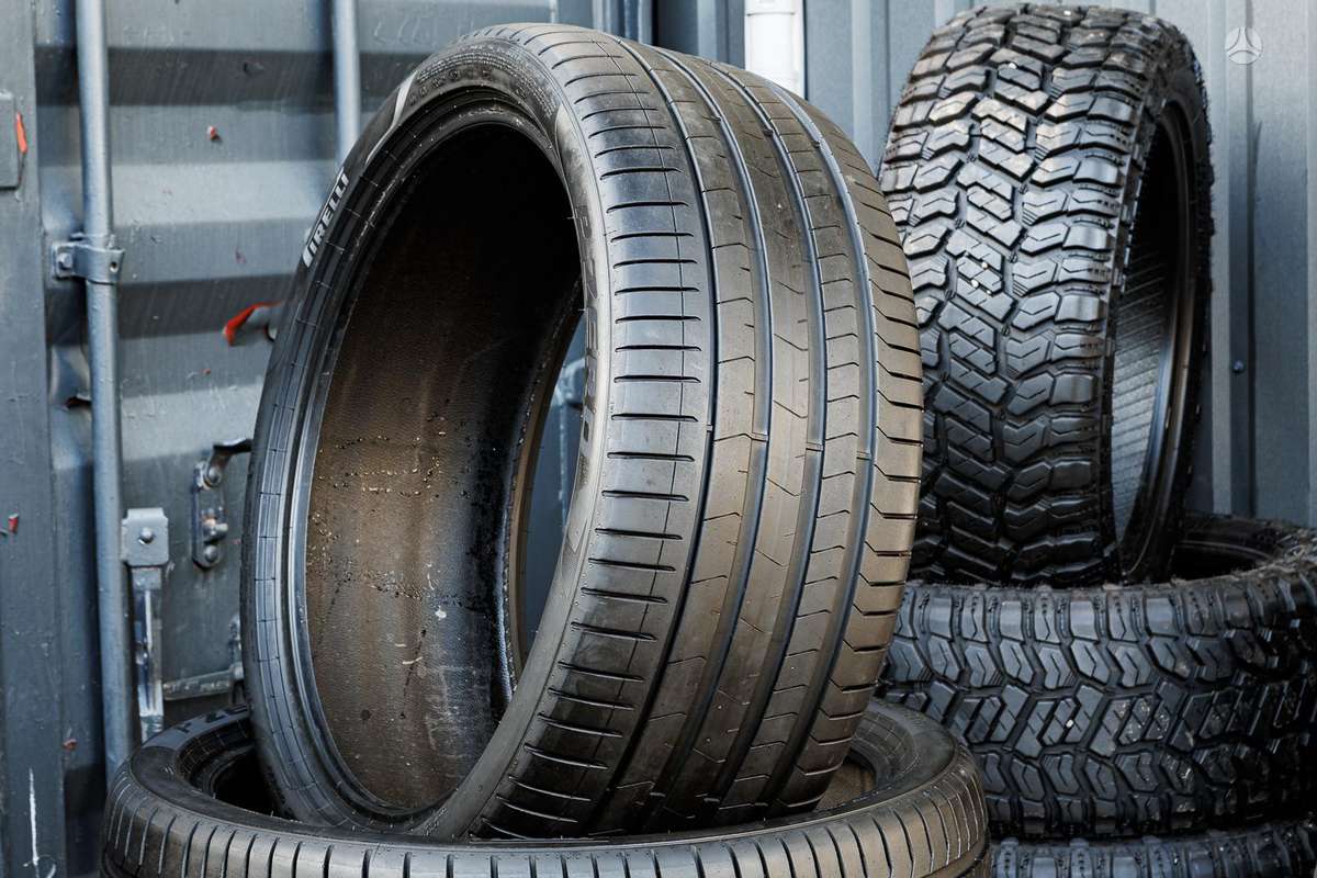 Pirelli P Zero 4, summer 275/35 R22