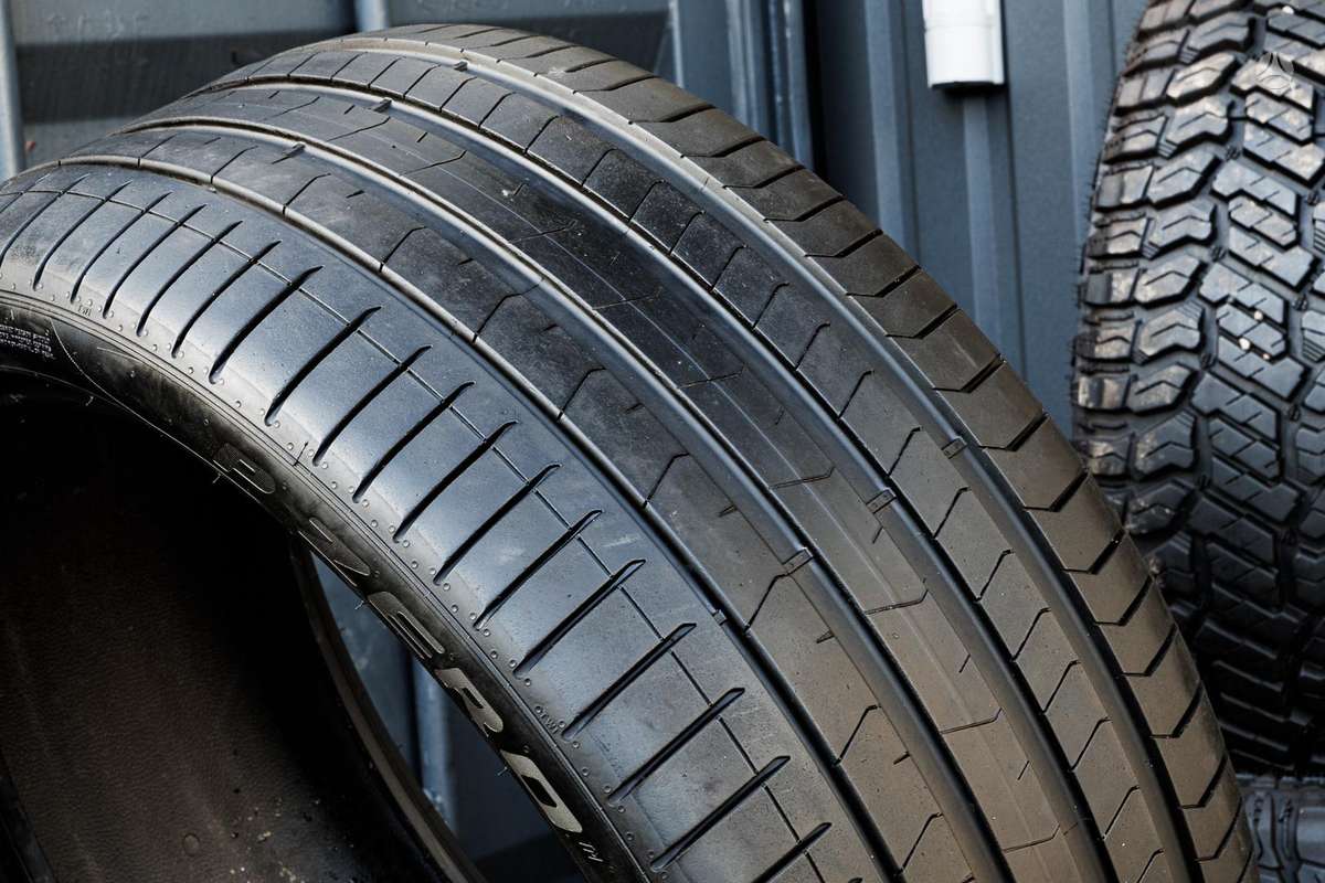 Pirelli P Zero 4, summer 275/35 R22
