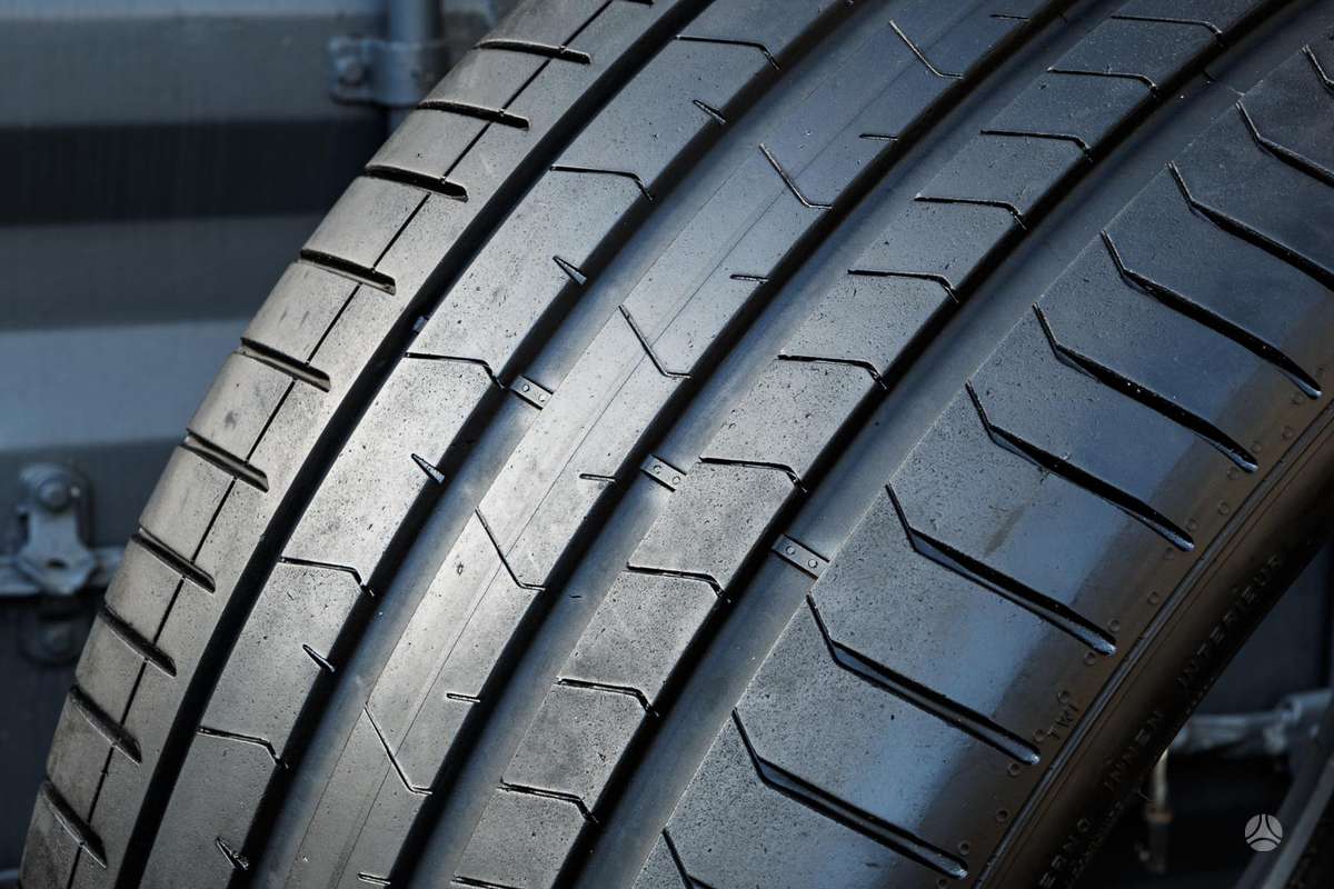 Pirelli P Zero 4, summer 275/35 R22