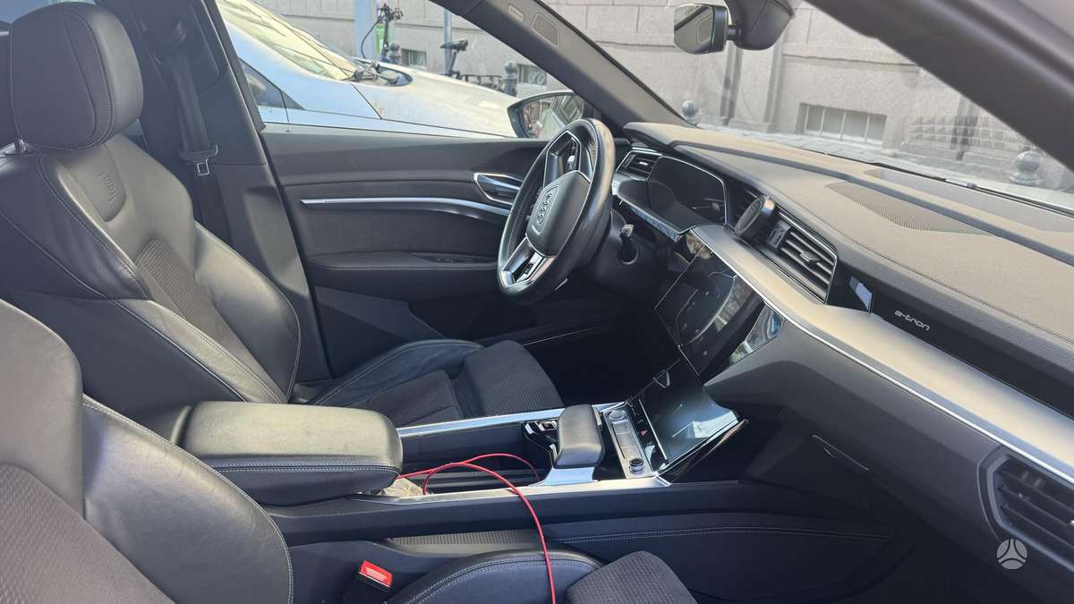 Audi e-tron, 95 kWh, off-road / crossover