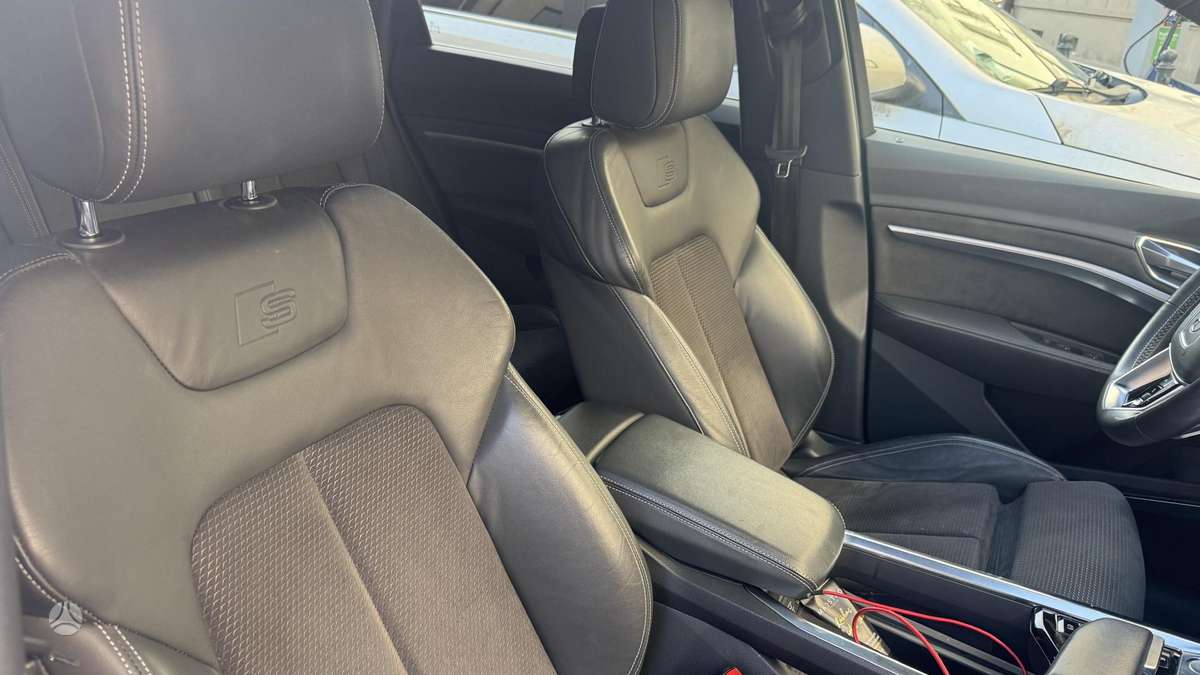 Audi e-tron, 95 kWh, off-road / crossover