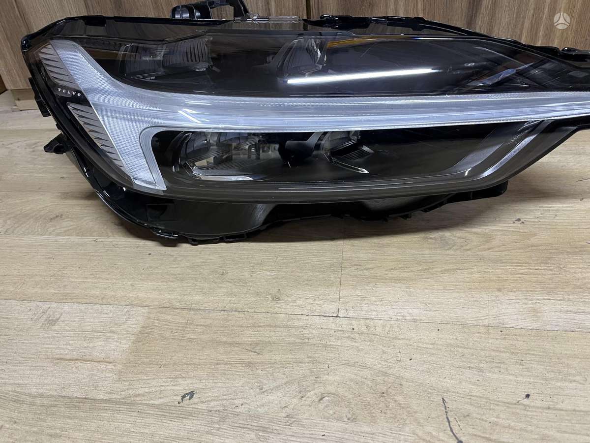 Volvo XC60 žibintai