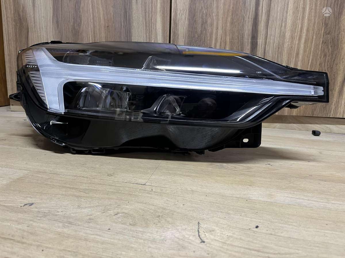 Volvo XC60 žibintai