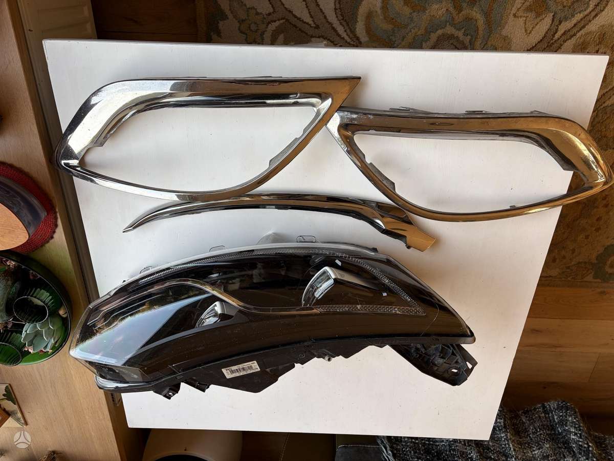 Renault Espace lights, front grill