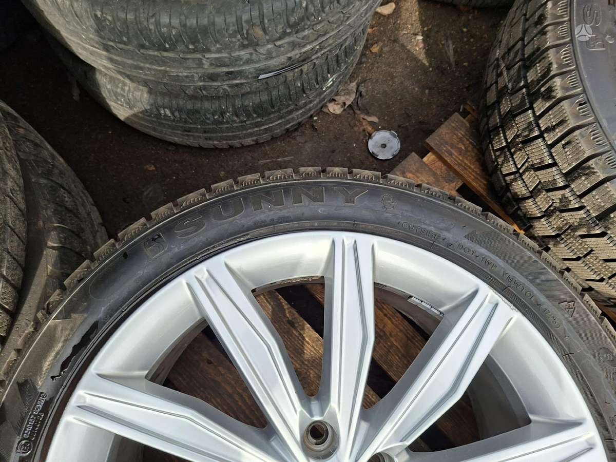 Sunny, winter 245/45 R19