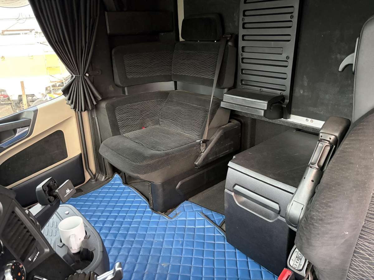 Mercedes-Benz Actros 1848, single sleeper