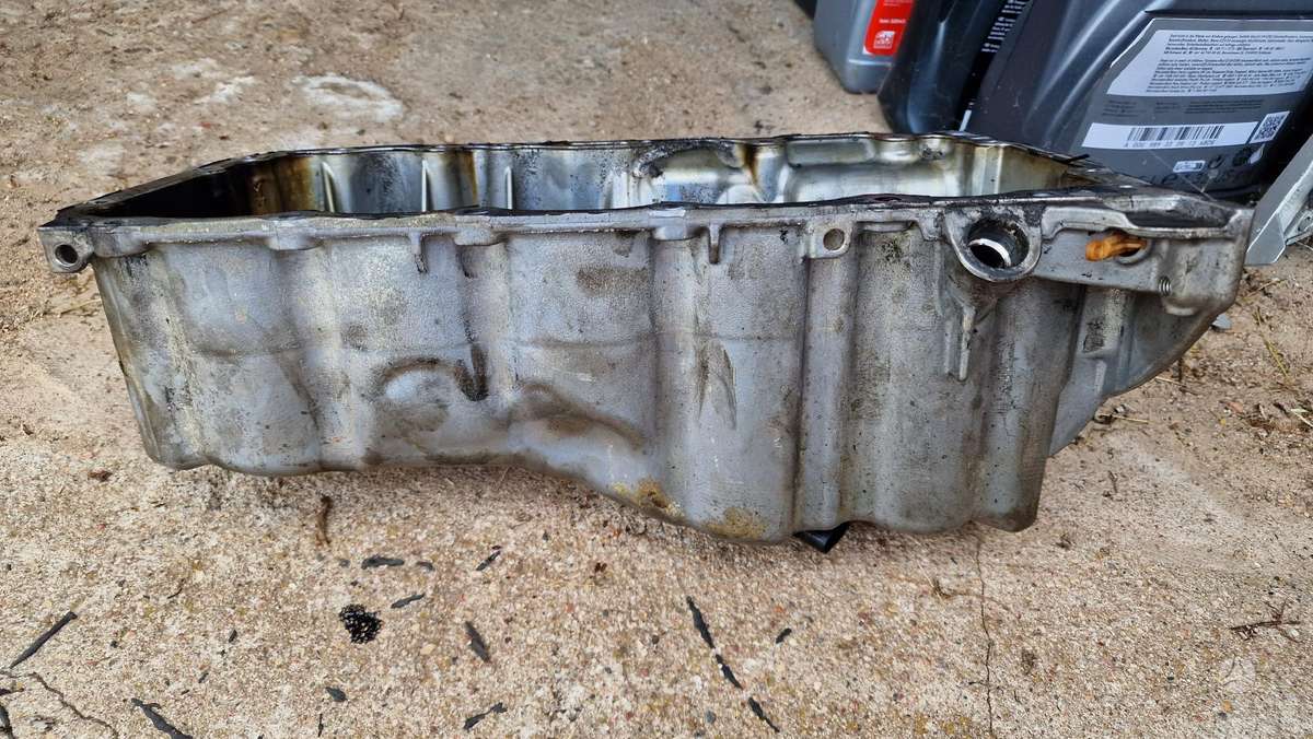 BMW 320, B47D20b, pistons, engine block, cylinder head