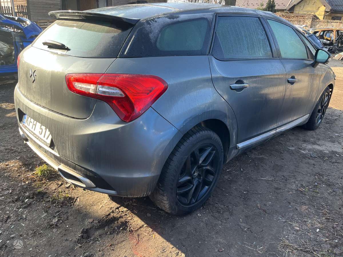 Citroen DS5 dalimis. Smulkiau telefonu