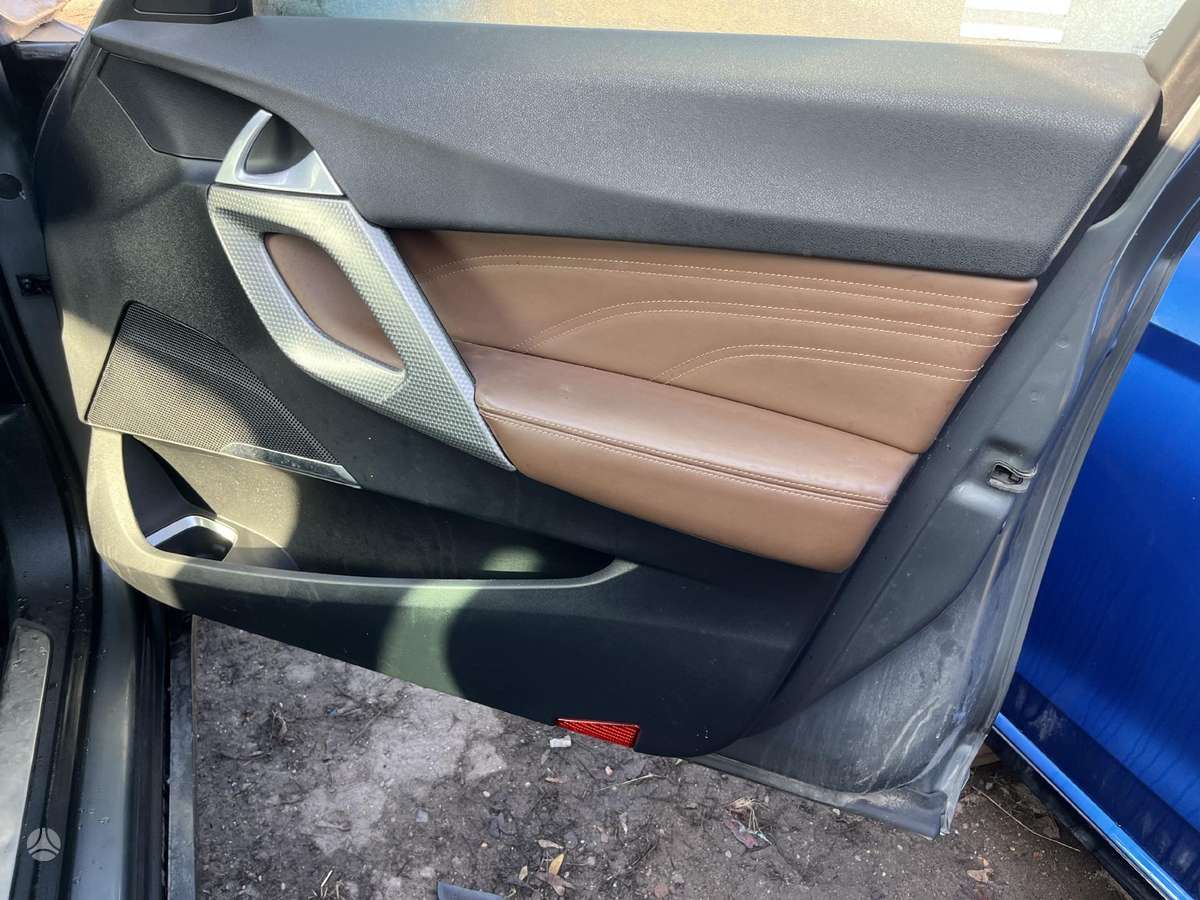 Citroen DS5 dalimis. Smulkiau telefonu