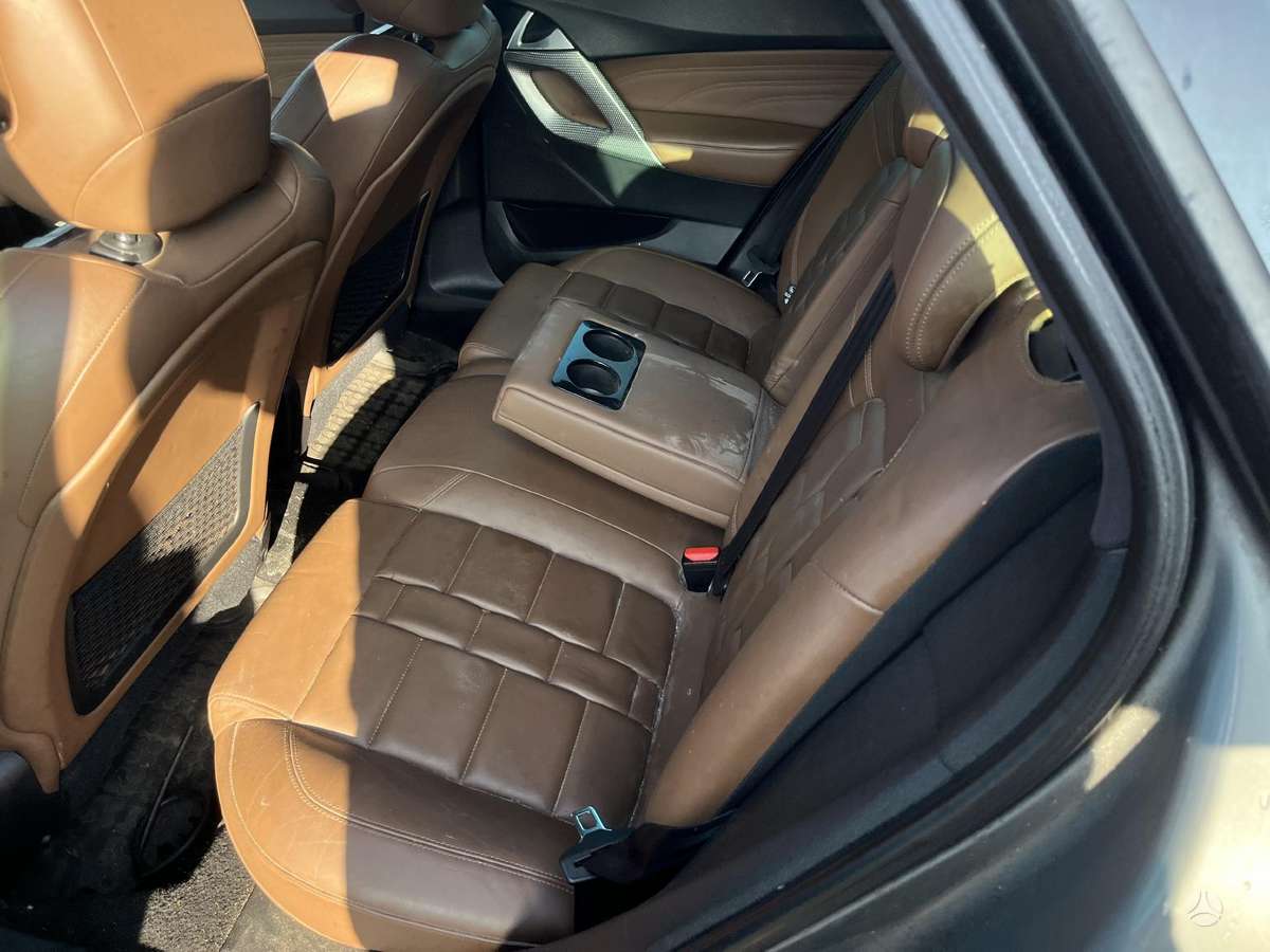 Citroen DS5 dalimis. Smulkiau telefonu