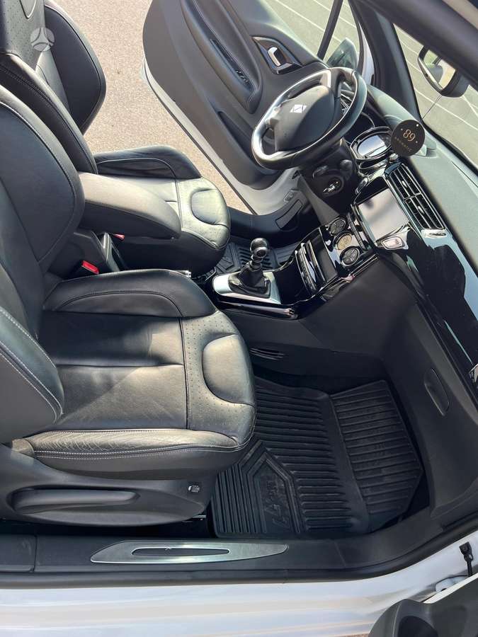 Citroen DS3, 1.6 l., hatchback