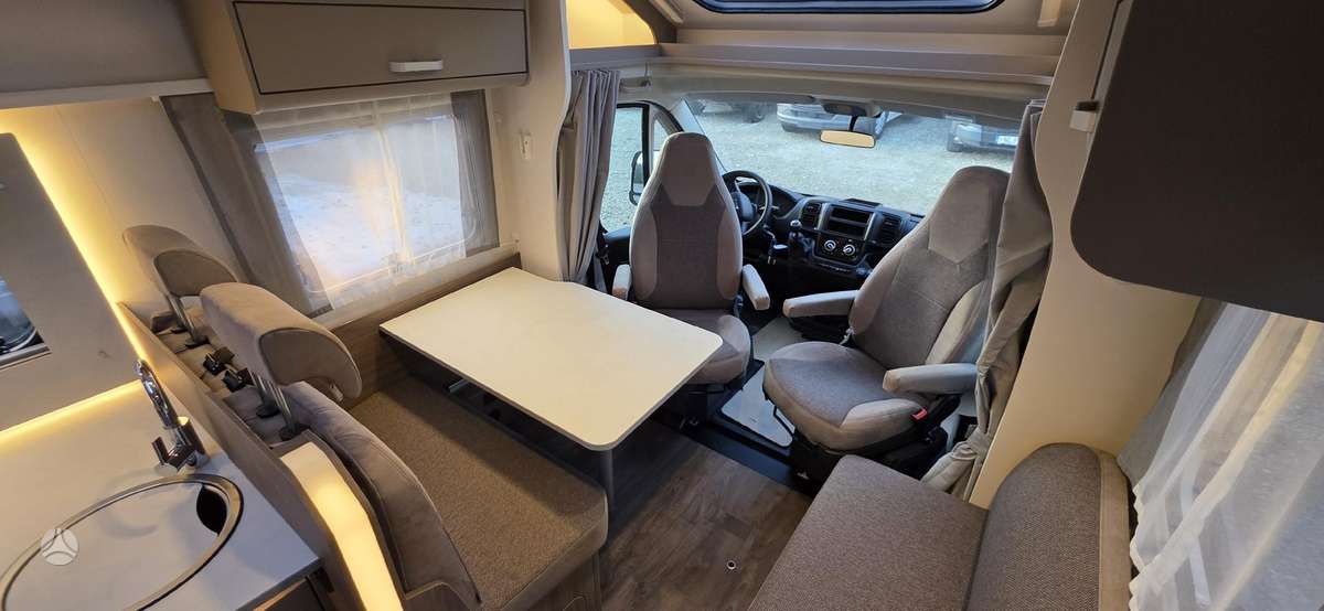 Carado T448, campers