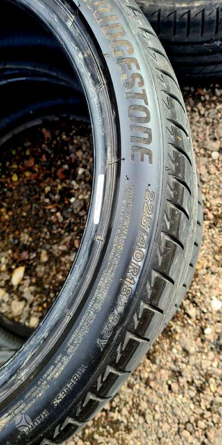 Bridgestone, vasaras 225/40 R18