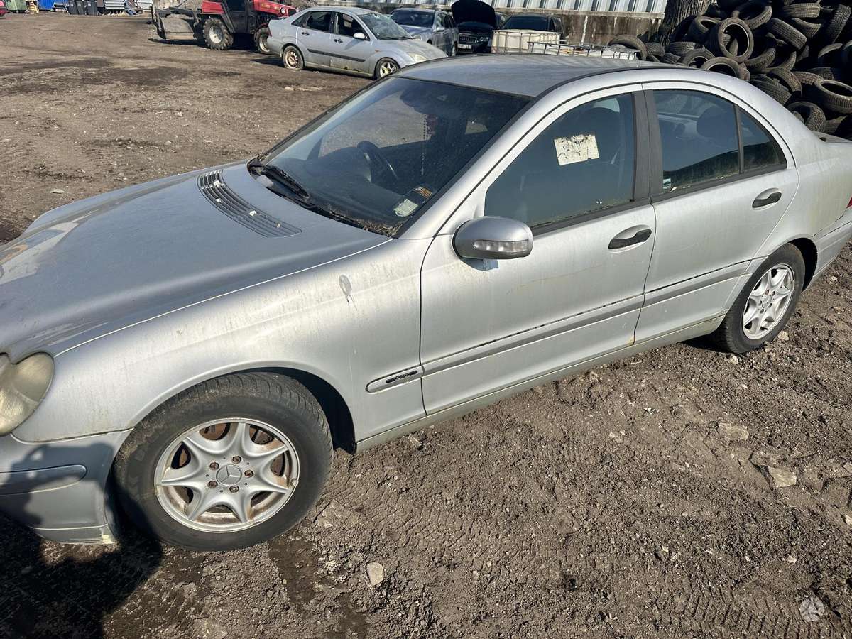 Mercedes-Benz C180 dalimis