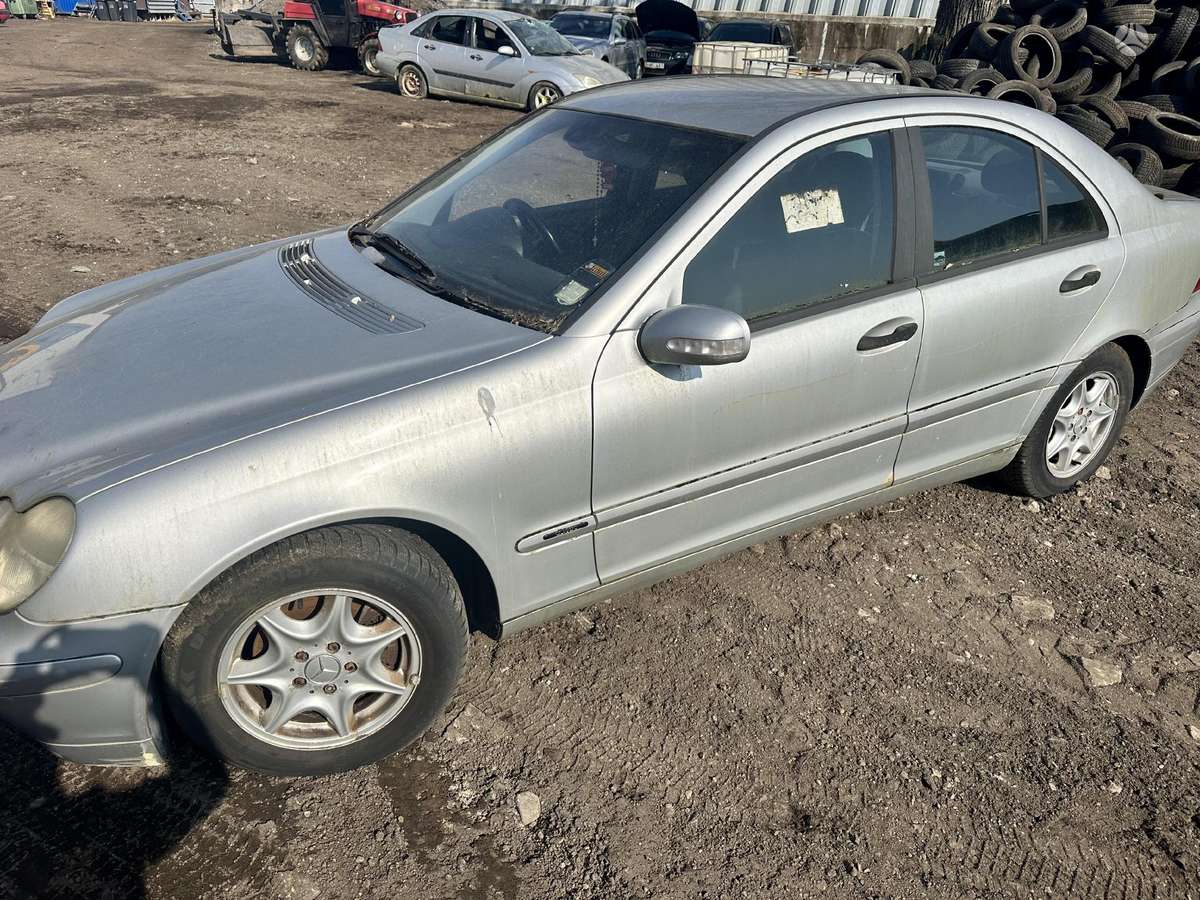 Mercedes-Benz C180 по частям