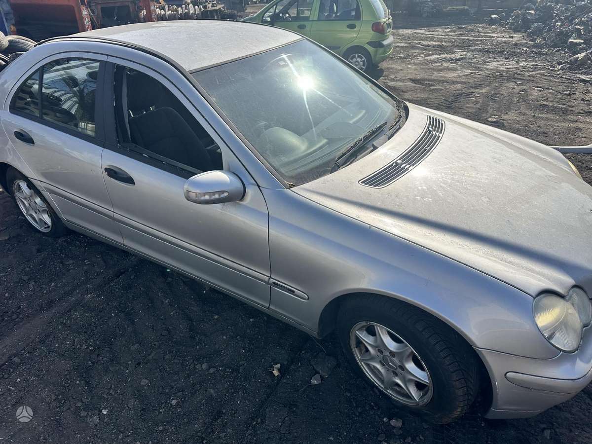 Mercedes-Benz C180 по частям