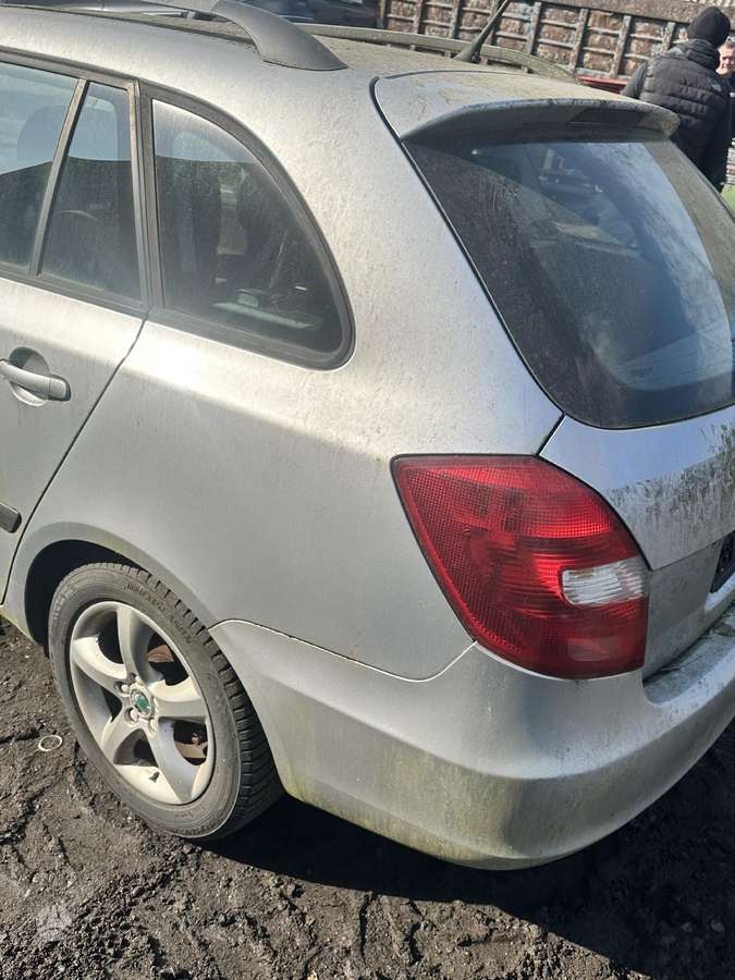 Skoda Fabia dalimis