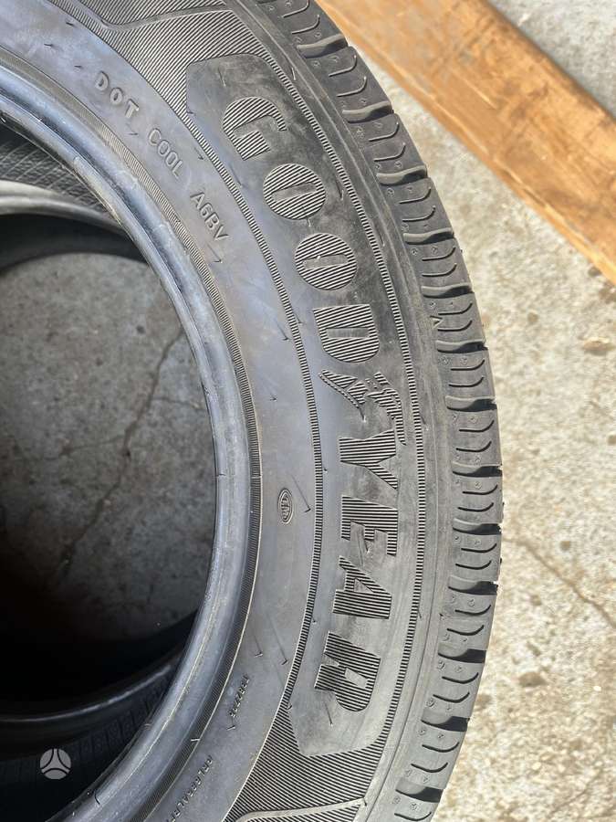 Goodyear Efficient Grip, vasarinės 215/65 R16