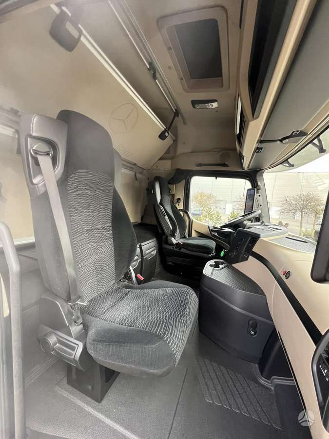 Mercedes-Benz Actros 1845 LS BigSpace, double sleeper