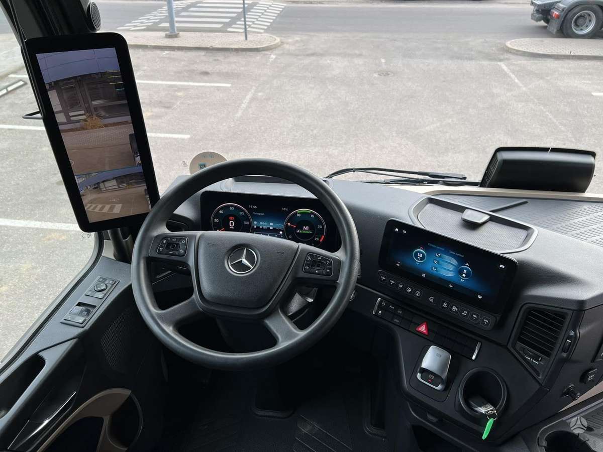 Mercedes-Benz Actros 1845 LS BigSpace, double sleeper