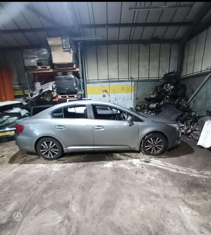 Toyota Avensis dalimis