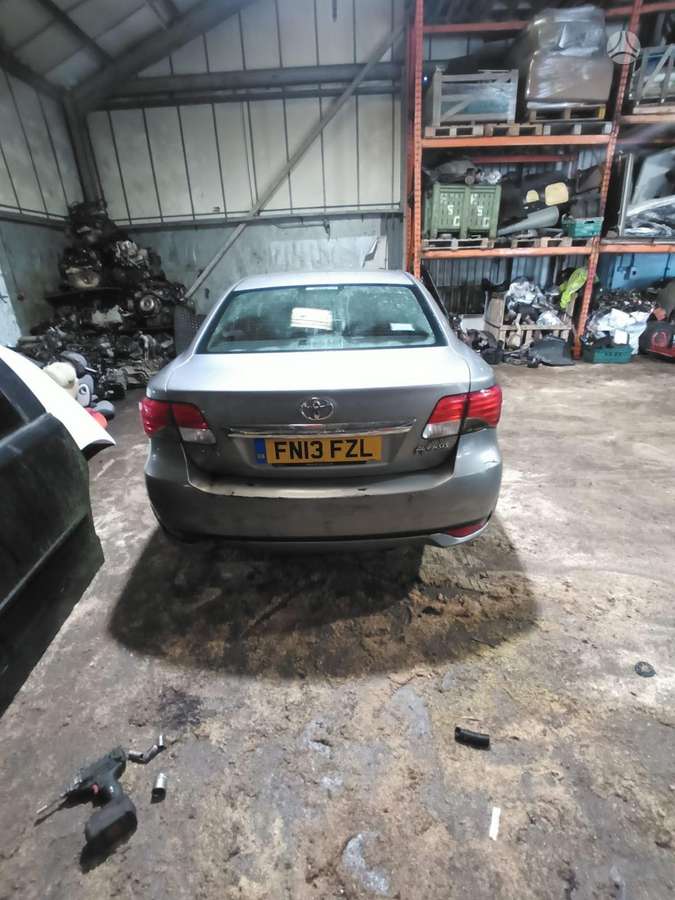 Toyota Avensis for parts