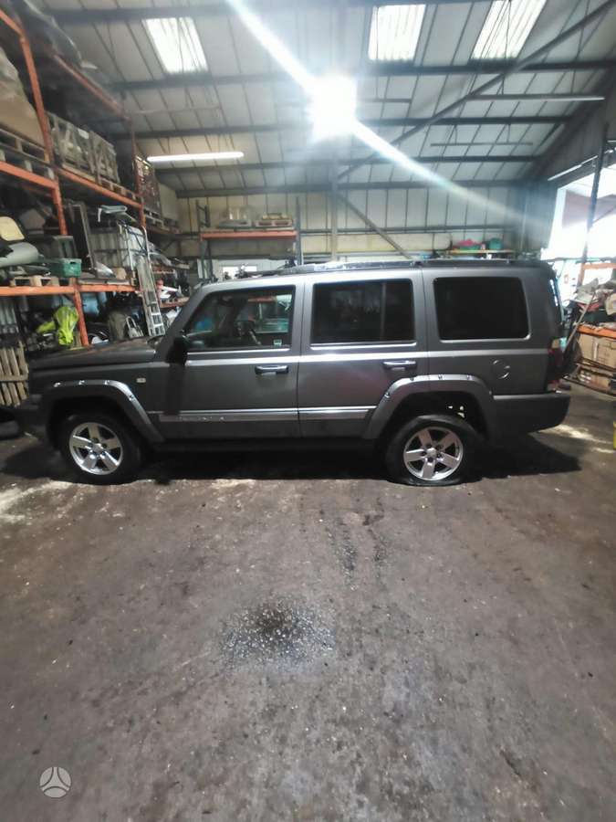 Jeep Commander for parts