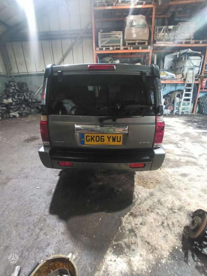 Jeep Commander dalimis